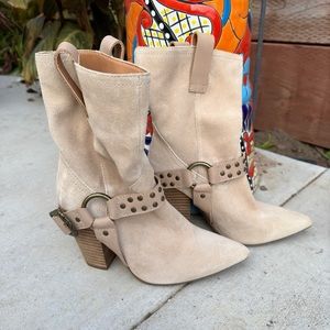 Dingo Women's DI384 Beige Pointed Toe Block Heel Booties